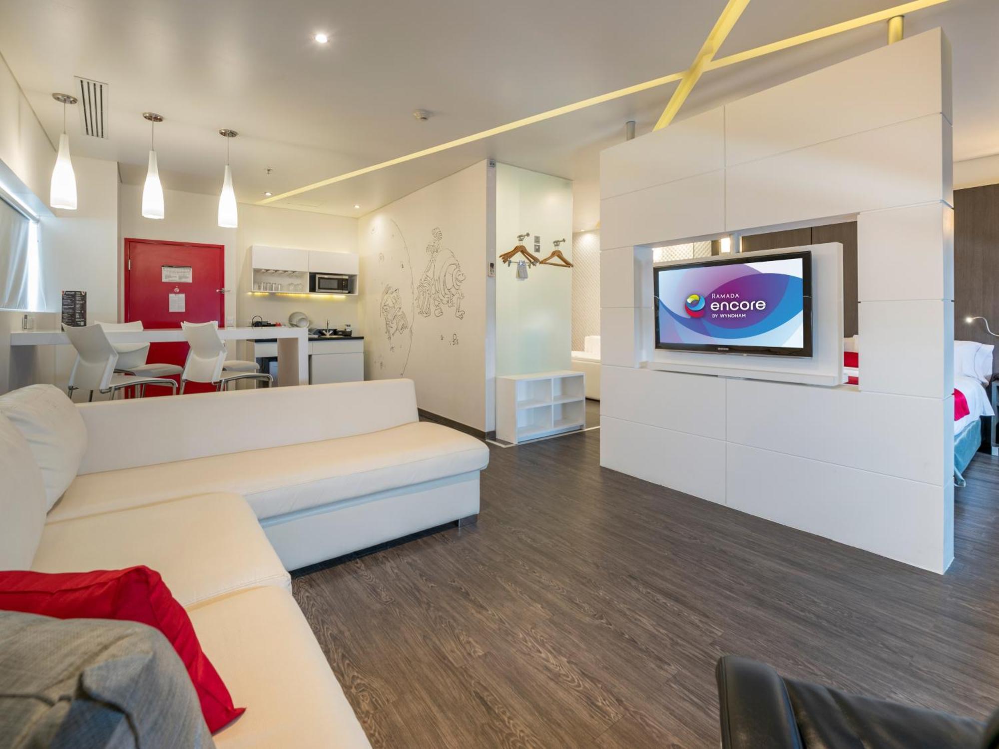 Ramada Encore By Wyndham Guadalajara Sur Palomar Экстерьер фото